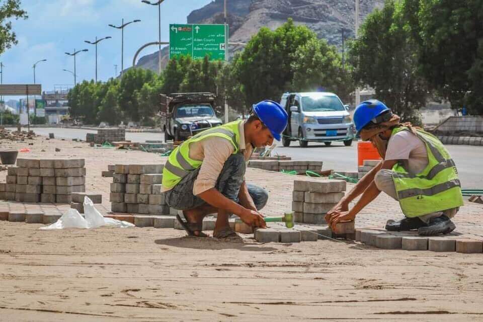 عمال تركيب انترلوك